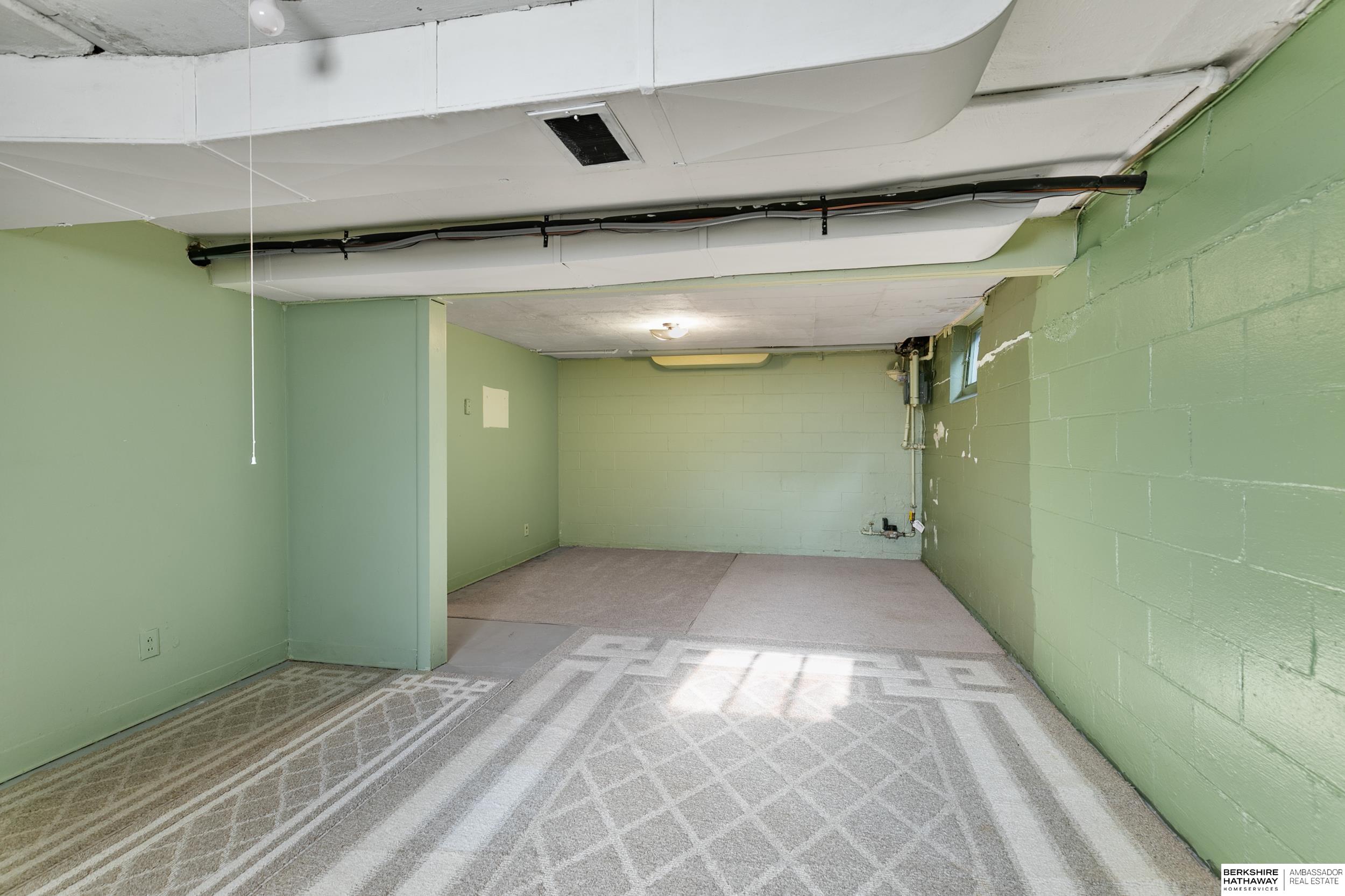 Lincoln, Nebraska 68507, United States, 3 Bedrooms Bedrooms, ,1 BathroomBathrooms,Residential,Active,177244