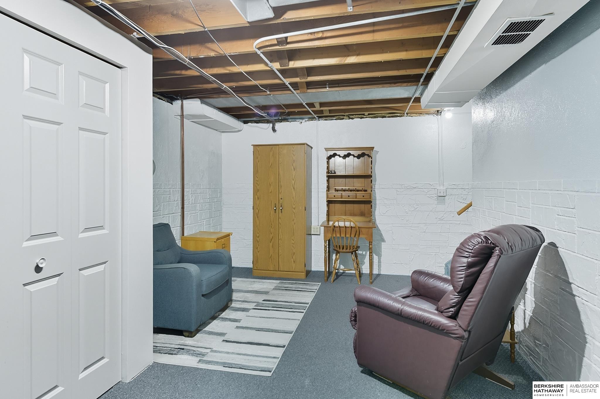 Omaha, Nebraska 68114, United States, 3 Bedrooms Bedrooms, ,1 BathroomBathrooms,Residential,Pending,211380