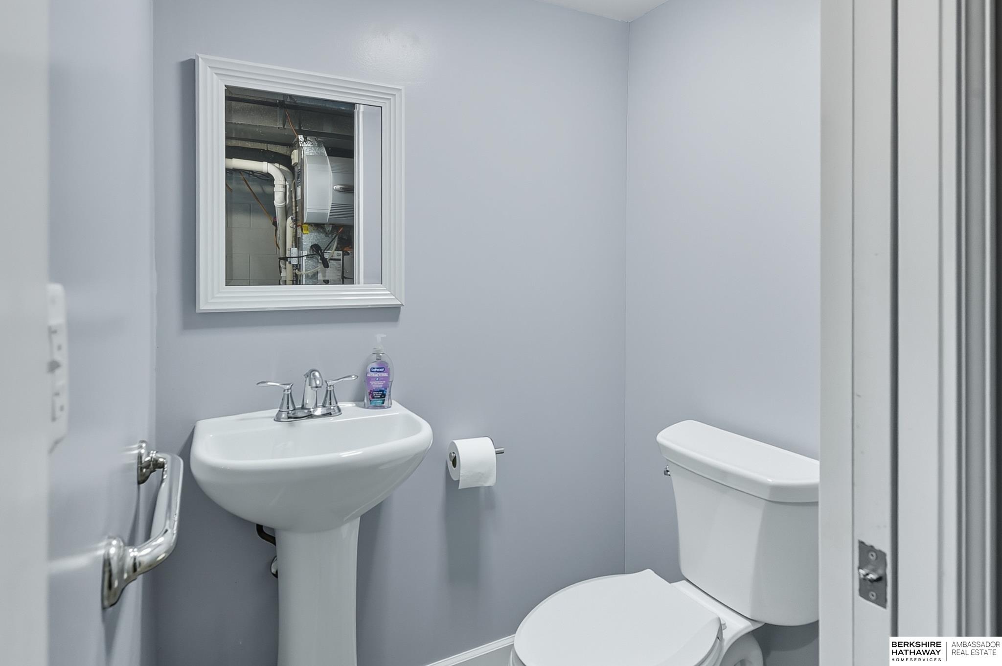 Omaha, Nebraska 68114, United States, 3 Bedrooms Bedrooms, ,1 BathroomBathrooms,Residential,Pending,211380