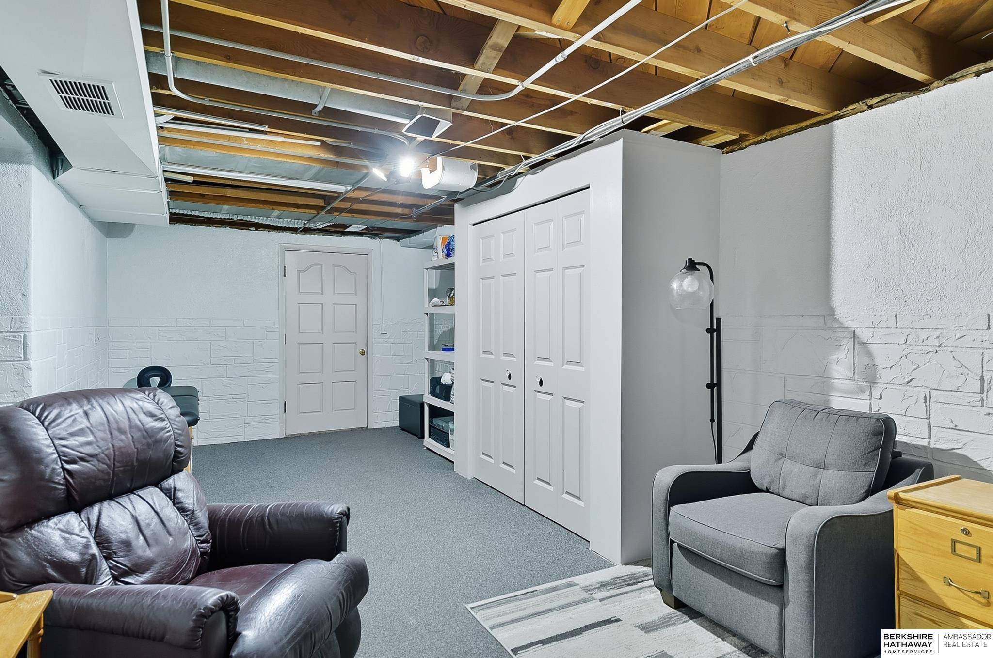 Omaha, Nebraska 68114, United States, 3 Bedrooms Bedrooms, ,1 BathroomBathrooms,Residential,Pending,211380