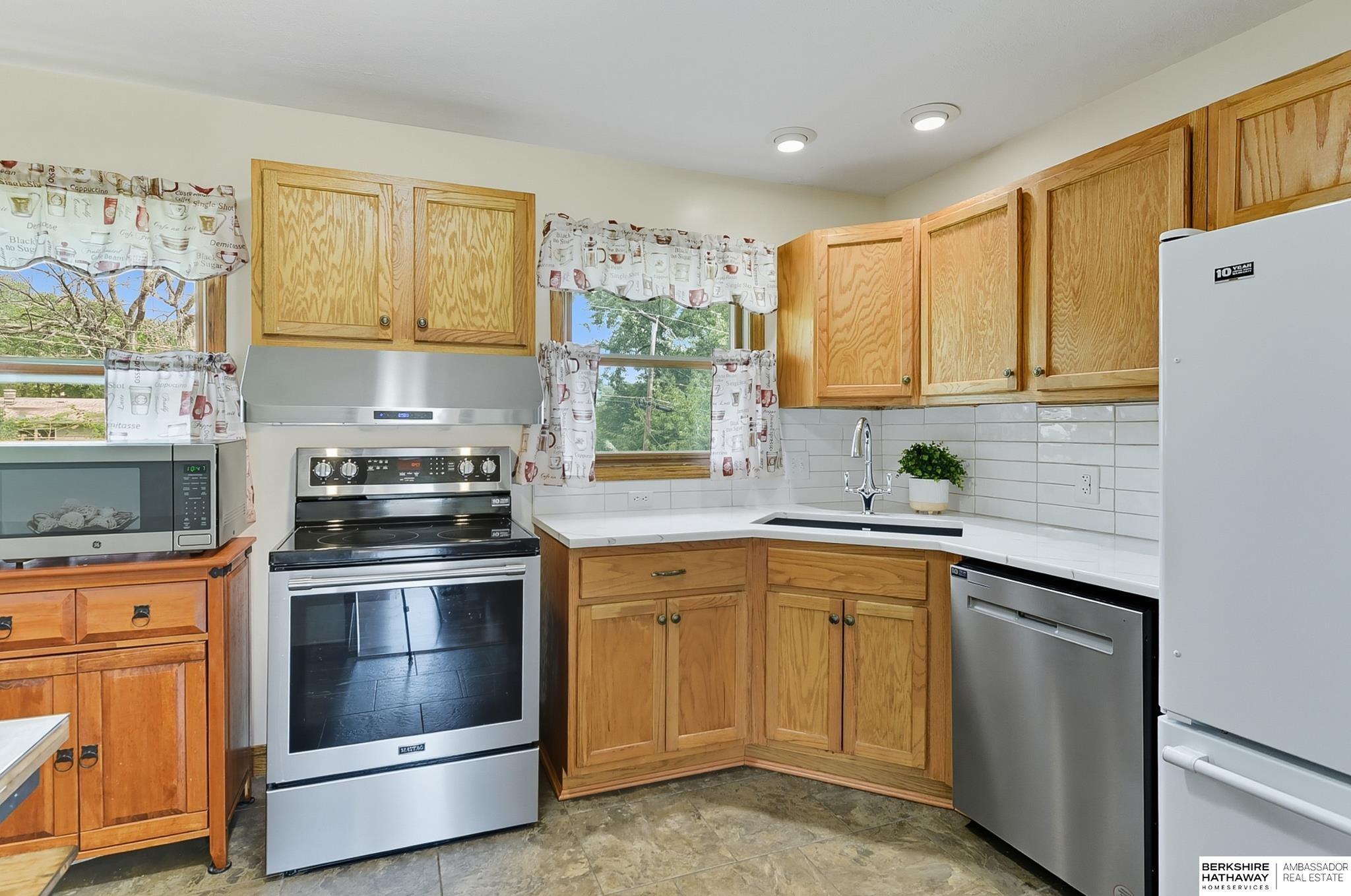 Omaha, Nebraska 68114, United States, 3 Bedrooms Bedrooms, ,1 BathroomBathrooms,Residential,Pending,211380