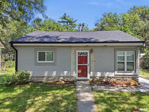 Photo of 3728 Saint Paul Avenue, Lincoln, NE 68504 (MLS # 22619389)