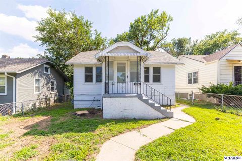 Photo of 4619 Grand Avenue, Omaha, NE 68104 (MLS # 22523038)