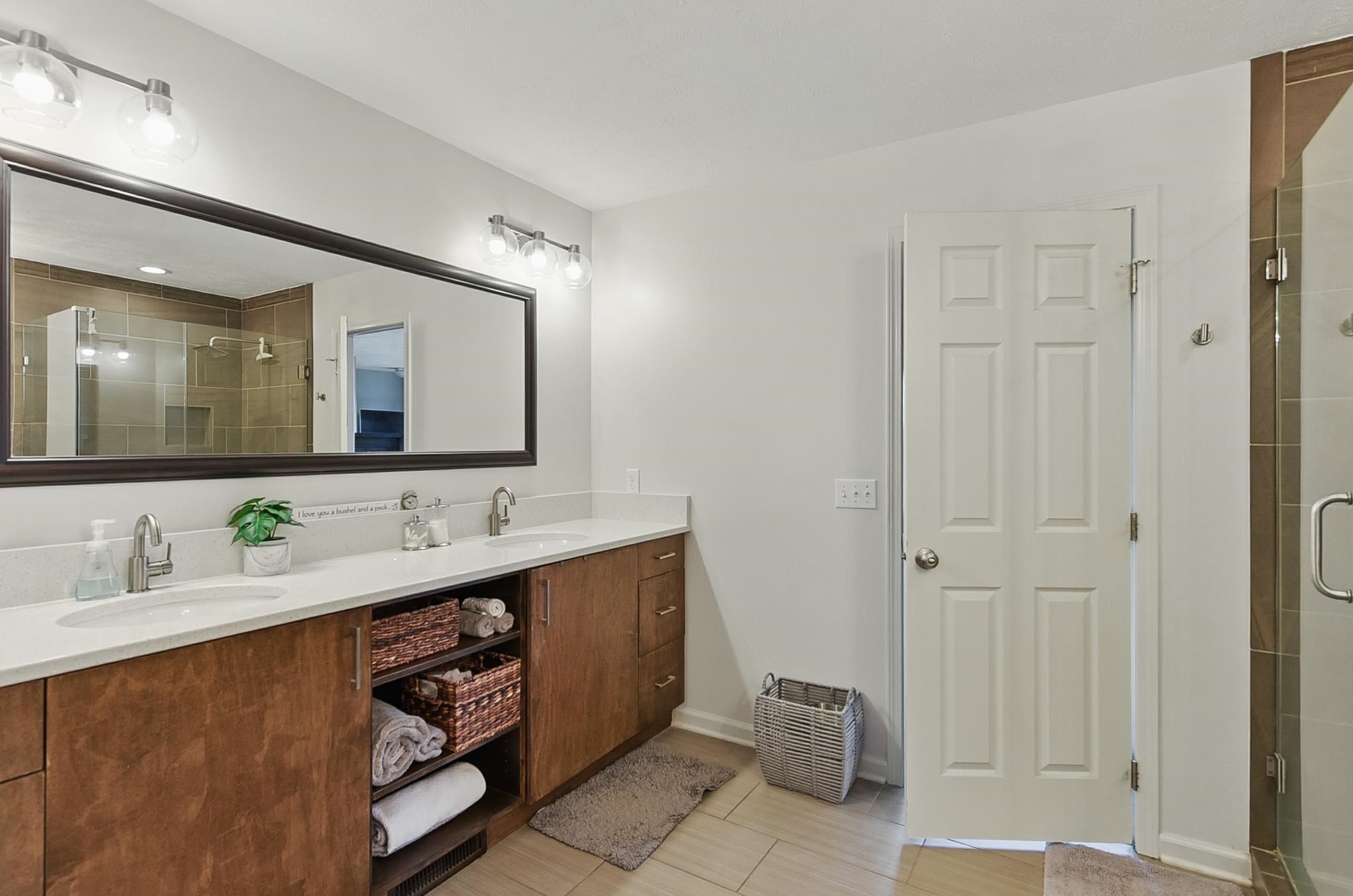 Omaha, Nebraska 68116, United States, 4 Bedrooms Bedrooms, ,3 BathroomsBathrooms,Residential,Active,148195