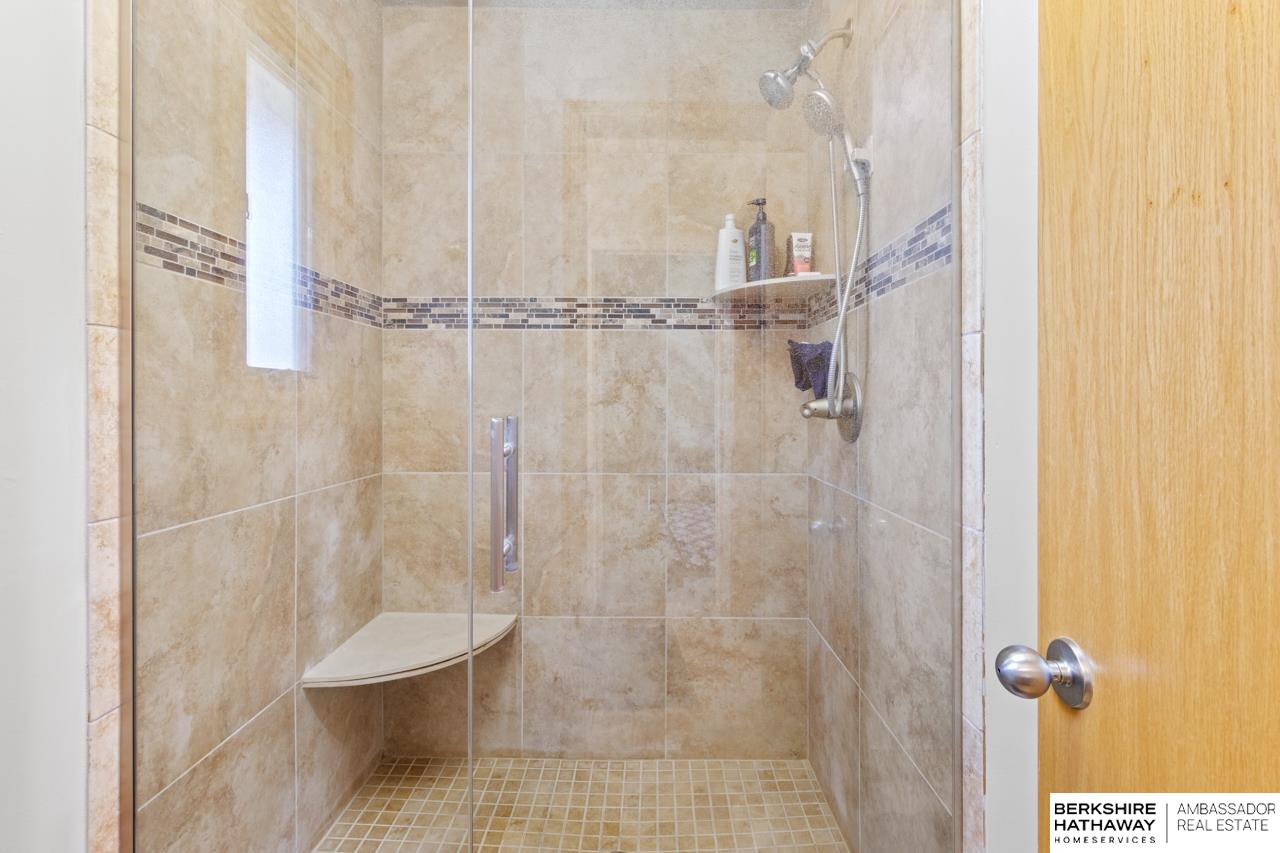 Omaha, Nebraska 68136, United States, 4 Bedrooms Bedrooms, ,3 BathroomsBathrooms,Residential,Active,192495