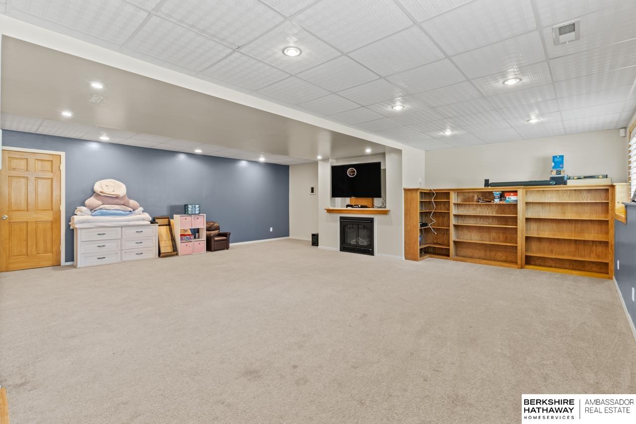 Omaha, Nebraska 68136, United States, 4 Bedrooms Bedrooms, ,3 BathroomsBathrooms,Residential,Active,192495