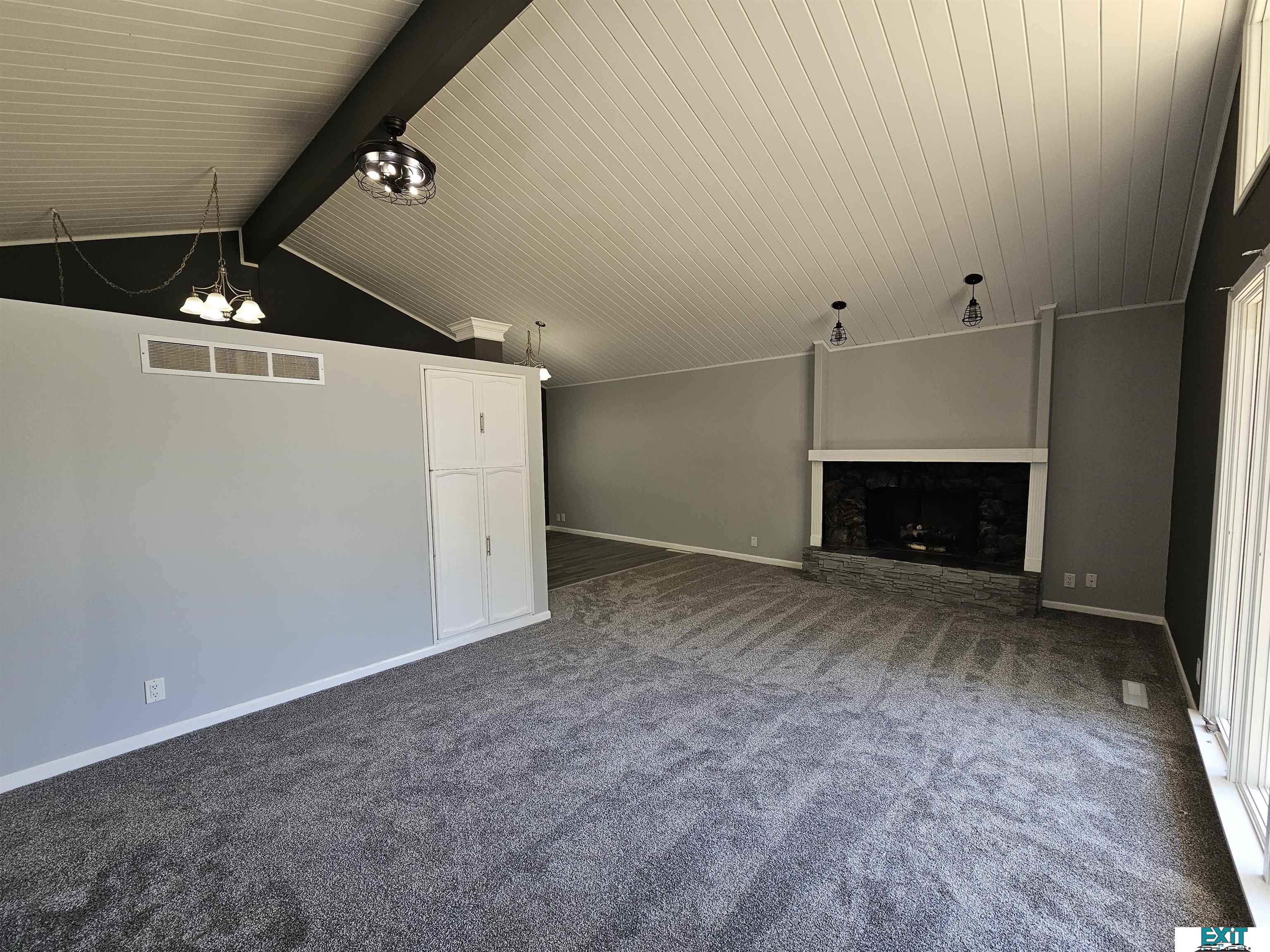 1540 Janssen Drive - Photo 3