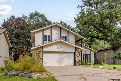 Photo of 3506 Lynnwood Drive, Bellevue, NE 68123 (MLS # 22530418)