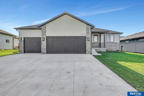 Photo of 9324 S 86th Street, Lincoln, NE 68526 (MLS # 22614007)