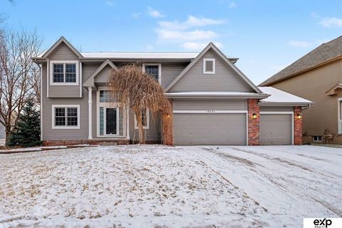 Photo of 19605 Pierce Street, Omaha, NE 68130 (MLS # 22602909)