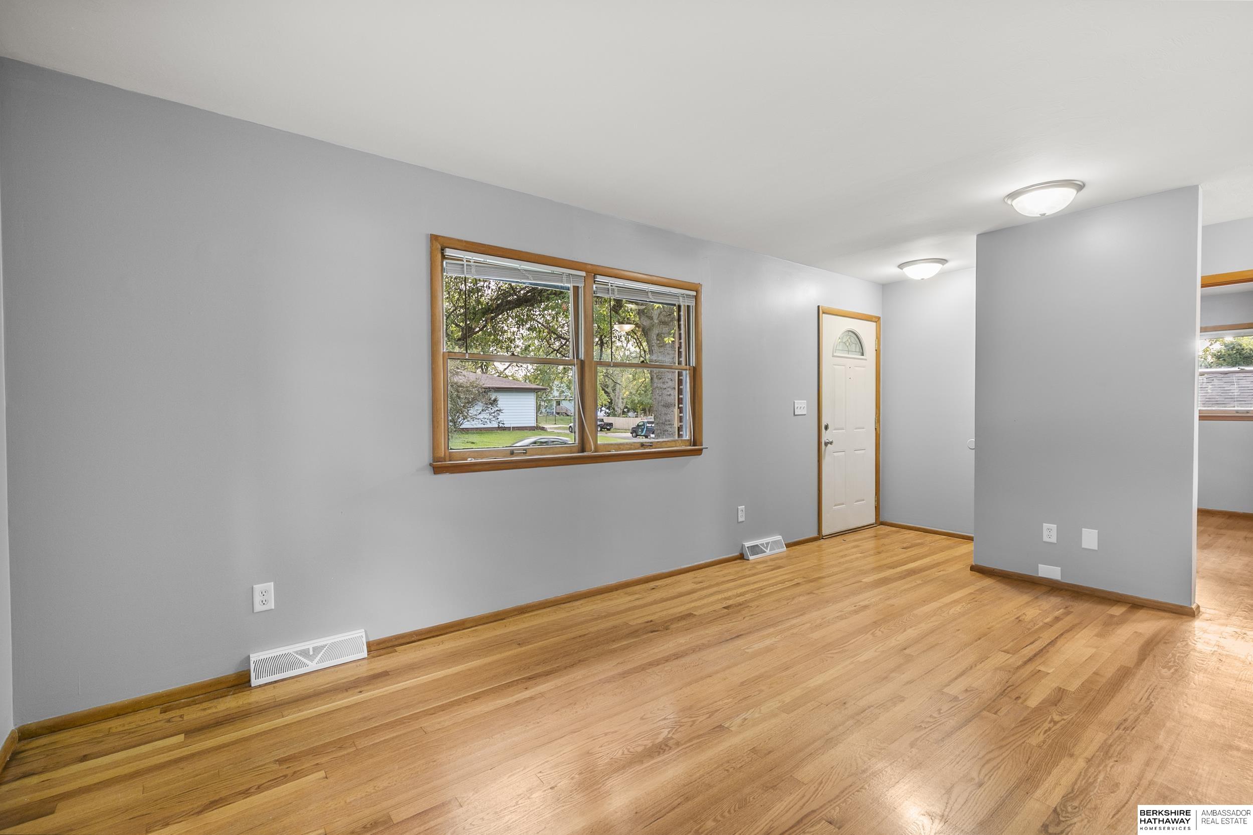 Lincoln, Nebraska 68505, United States, 2 Bedrooms Bedrooms, ,2 BathroomsBathrooms,Residential,Active,241751