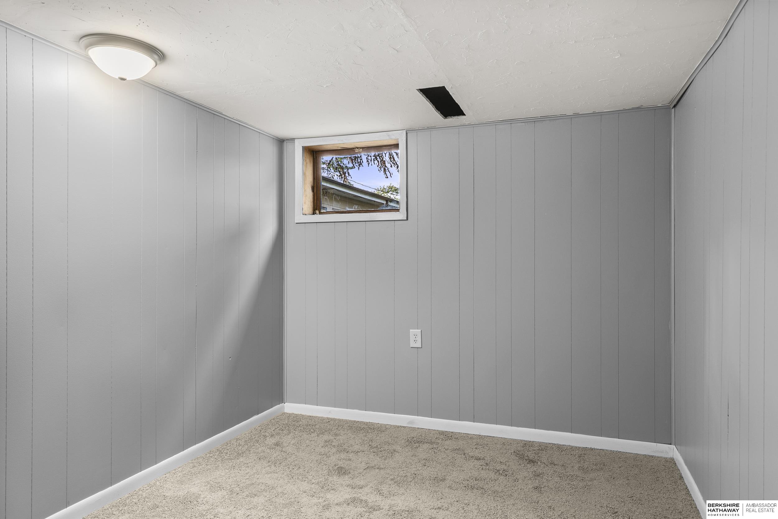 Lincoln, Nebraska 68505, United States, 2 Bedrooms Bedrooms, ,2 BathroomsBathrooms,Residential,Active,241751