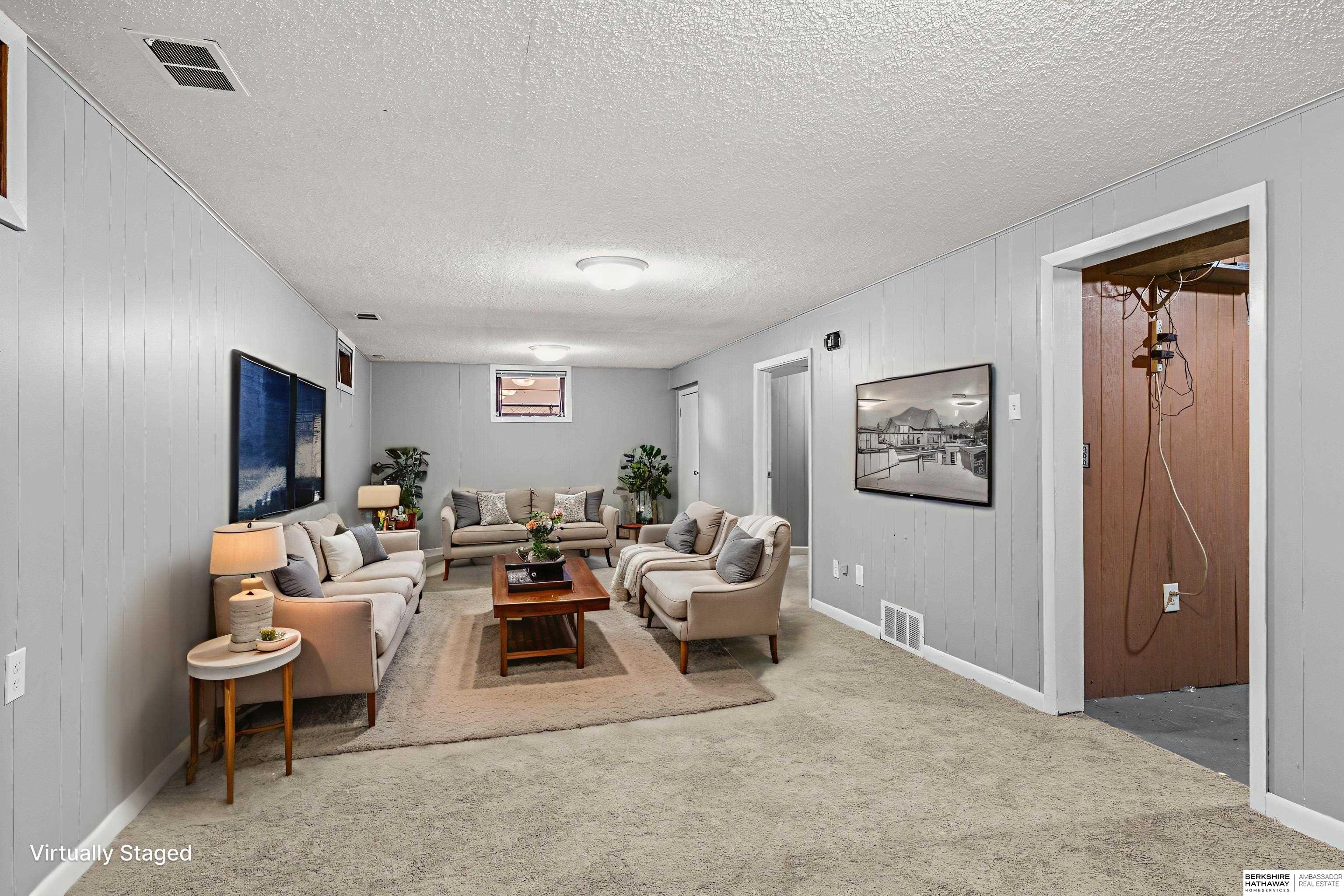 Lincoln, Nebraska 68505, United States, 2 Bedrooms Bedrooms, ,2 BathroomsBathrooms,Residential,Active,241751