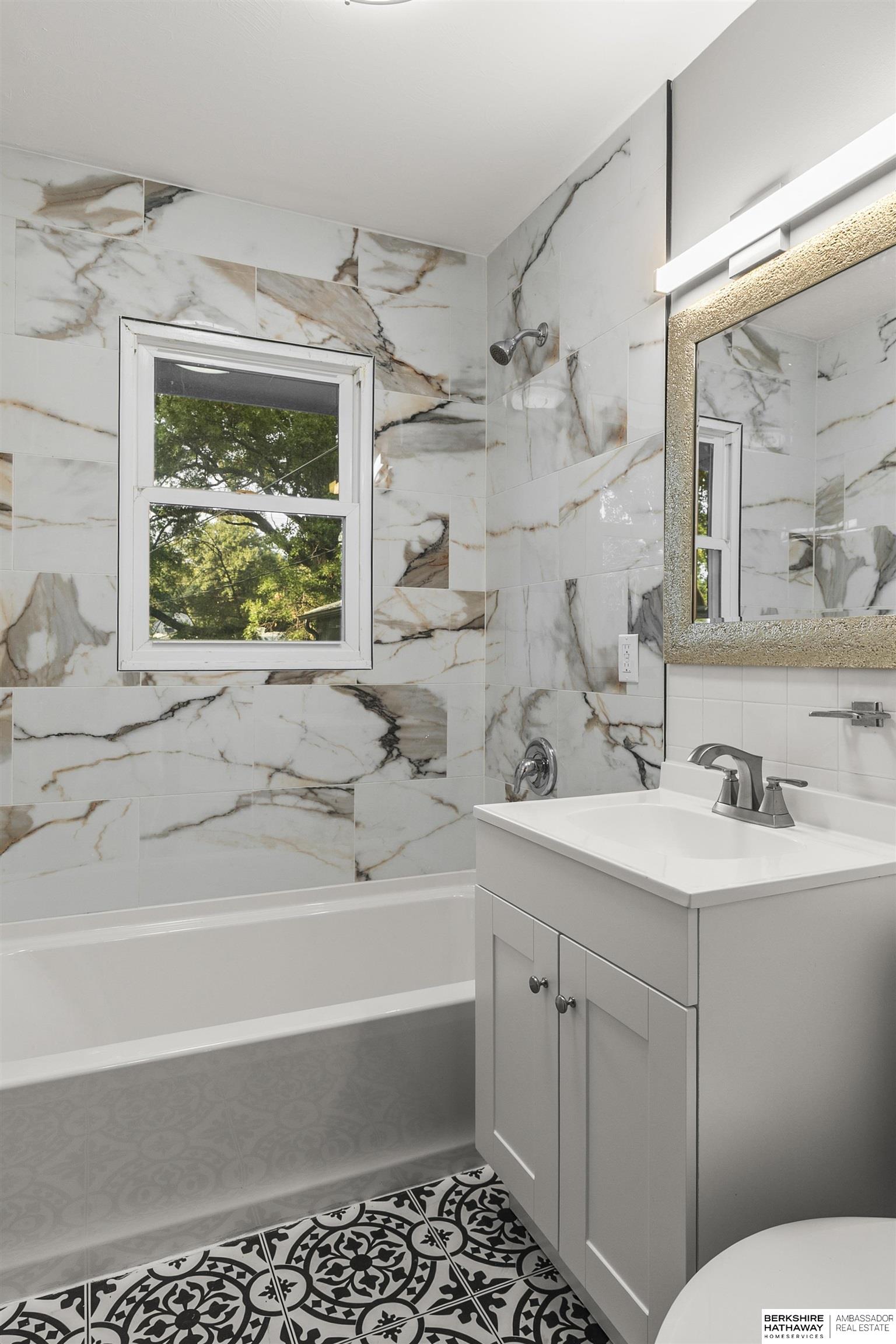 Lincoln, Nebraska 68505, United States, 2 Bedrooms Bedrooms, ,2 BathroomsBathrooms,Residential,Active,241751