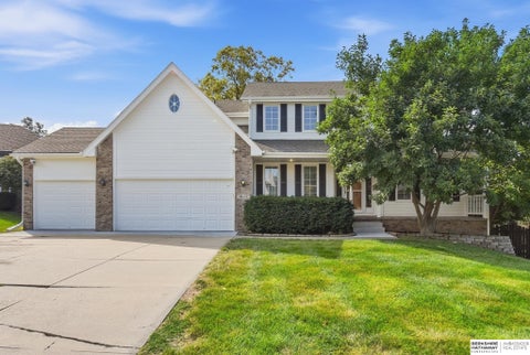 Photo of 16117 Drexel Circle, Omaha, NE 68135 (MLS # 22626429)