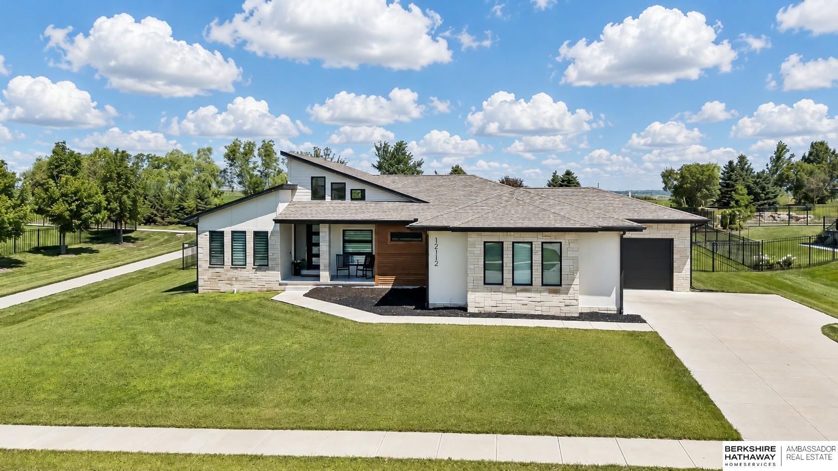 Photo 1 of 32 — 12112 Carpenter Street, Papillion, NE 68046