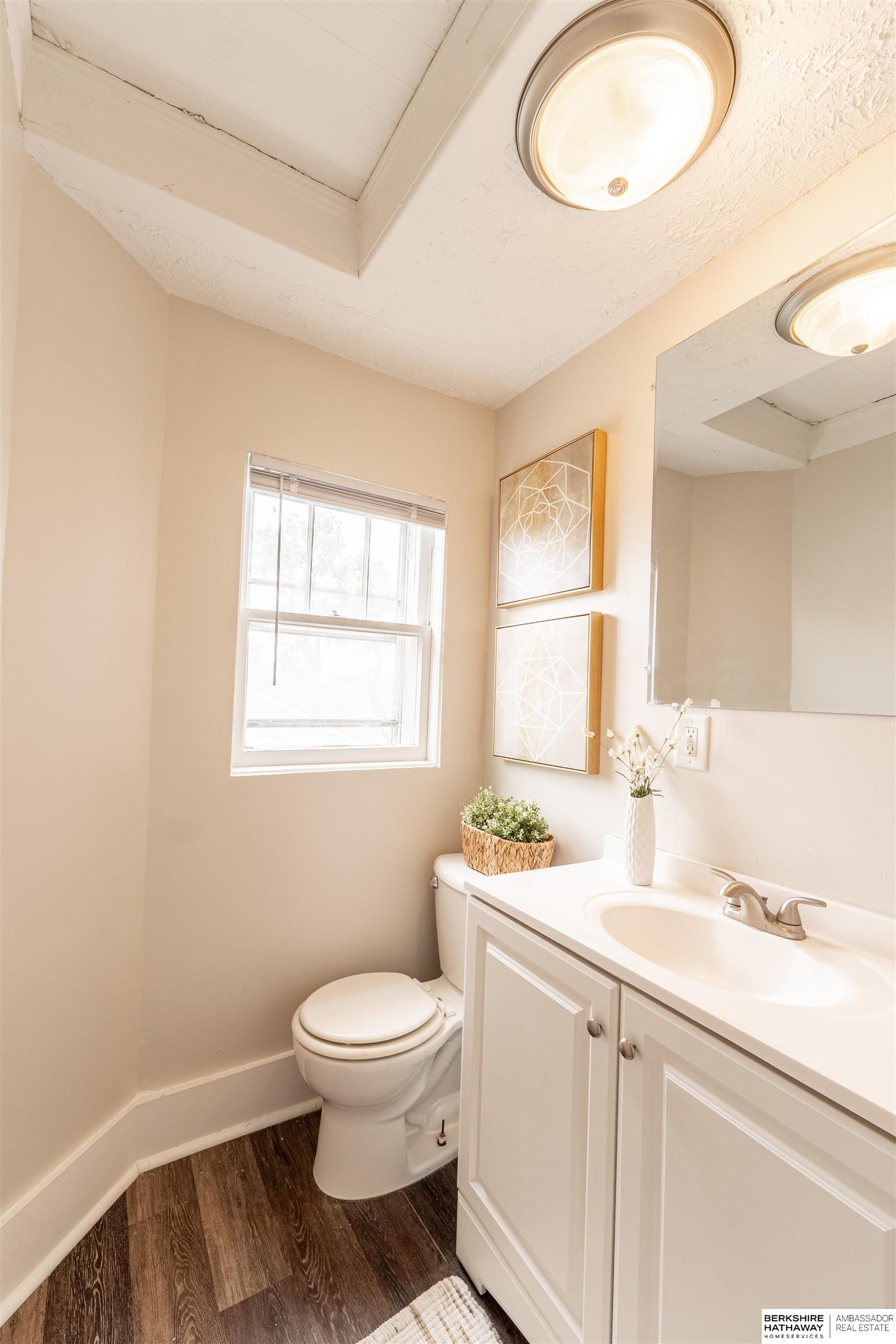 Omaha, Nebraska 68111, United States, 3 Bedrooms Bedrooms, ,2 BathroomsBathrooms,Residential,Pending,145240