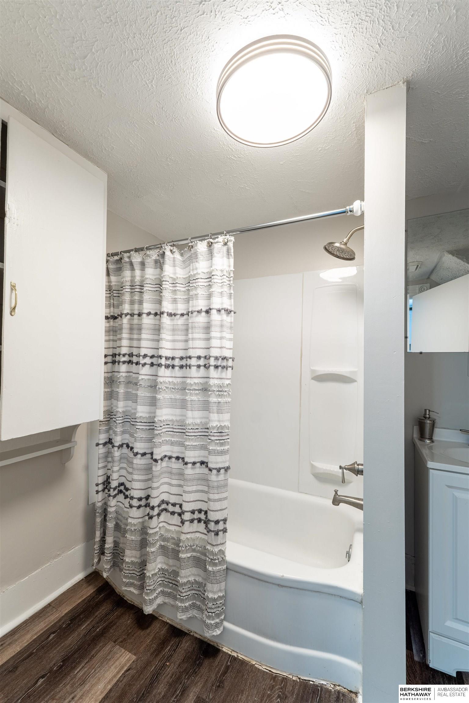 Omaha, Nebraska 68111, United States, 3 Bedrooms Bedrooms, ,2 BathroomsBathrooms,Residential,Pending,145240