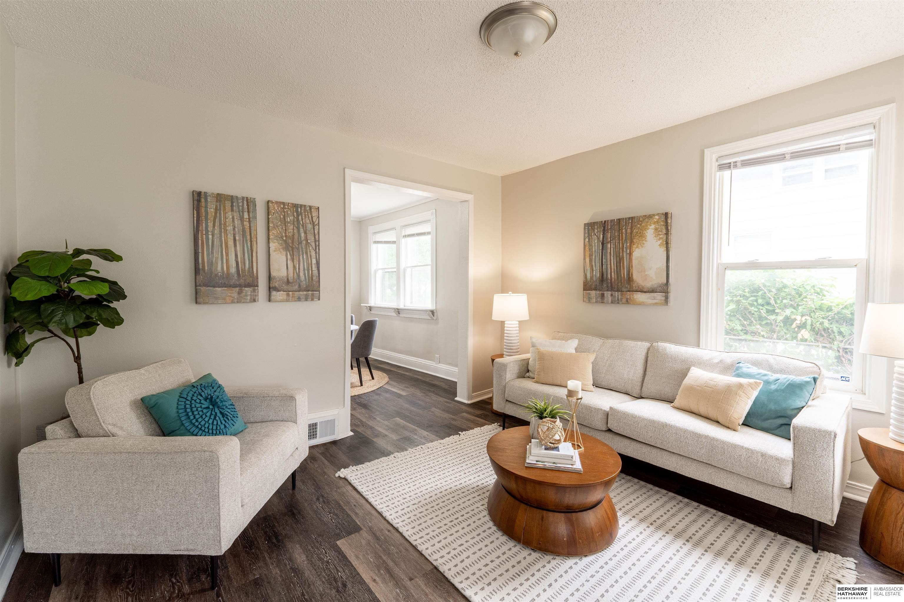 Omaha, Nebraska 68111, United States, 3 Bedrooms Bedrooms, ,2 BathroomsBathrooms,Residential,Pending,145240