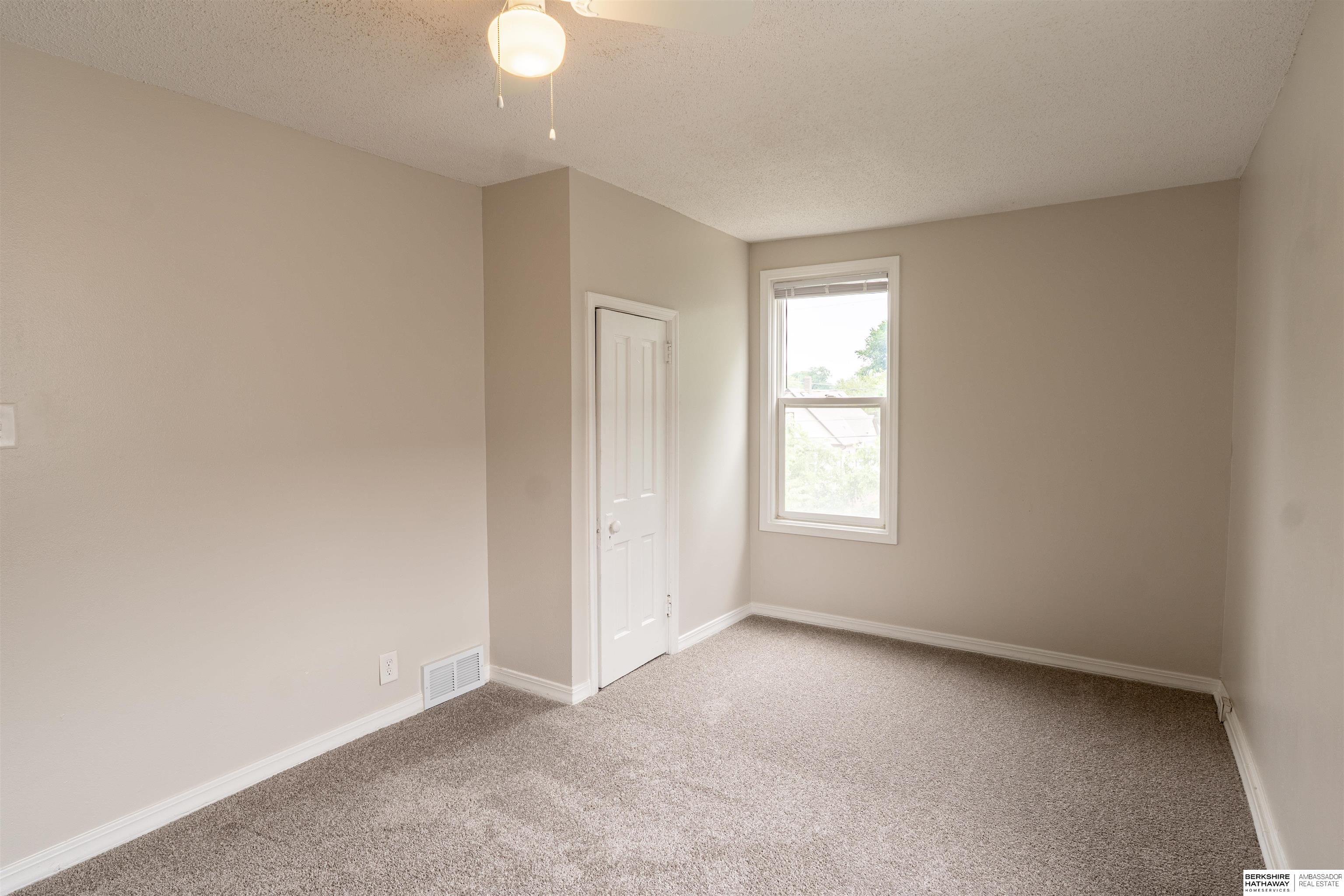 Omaha, Nebraska 68111, United States, 3 Bedrooms Bedrooms, ,2 BathroomsBathrooms,Residential,Pending,145240