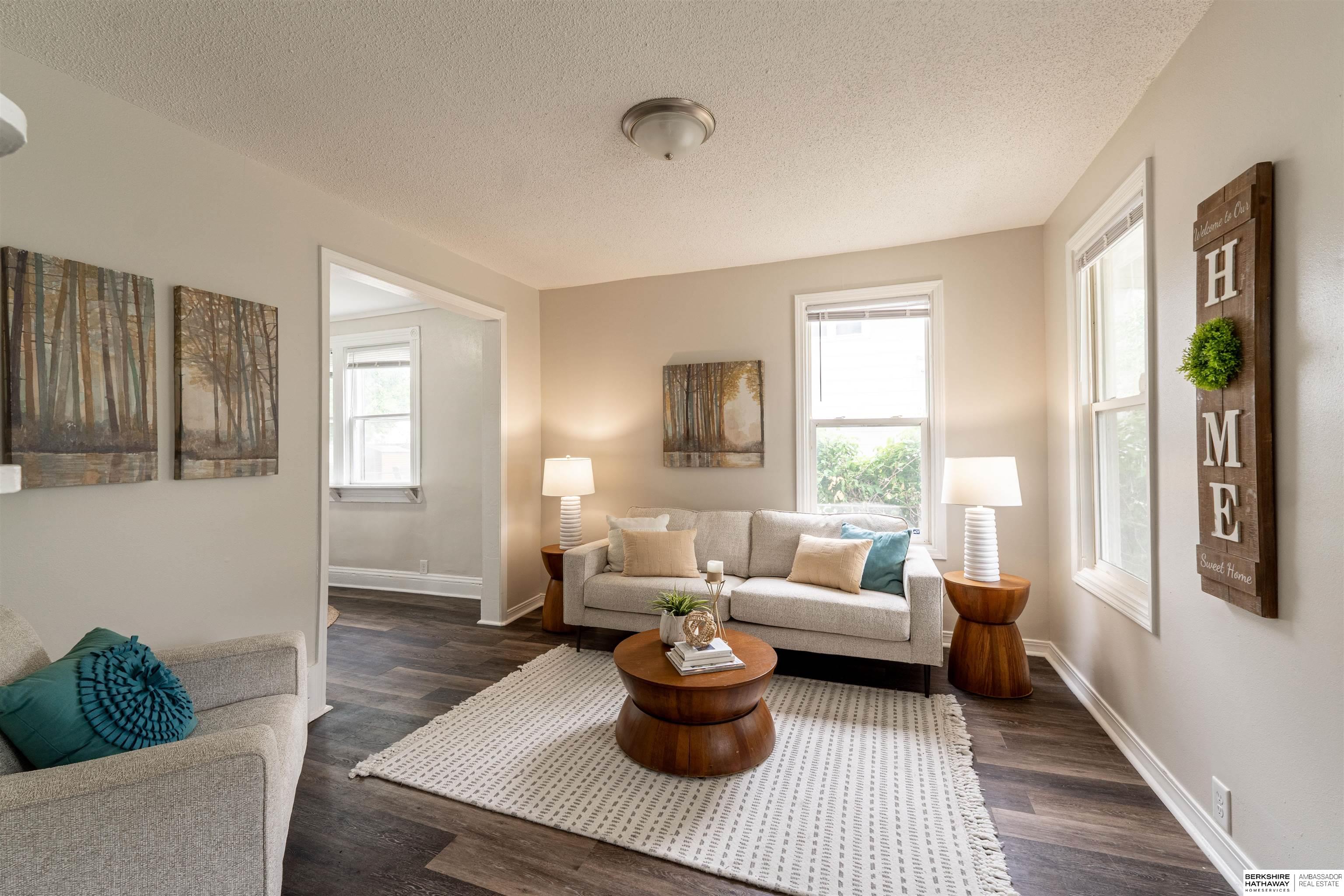 Omaha, Nebraska 68111, United States, 3 Bedrooms Bedrooms, ,2 BathroomsBathrooms,Residential,Pending,145240