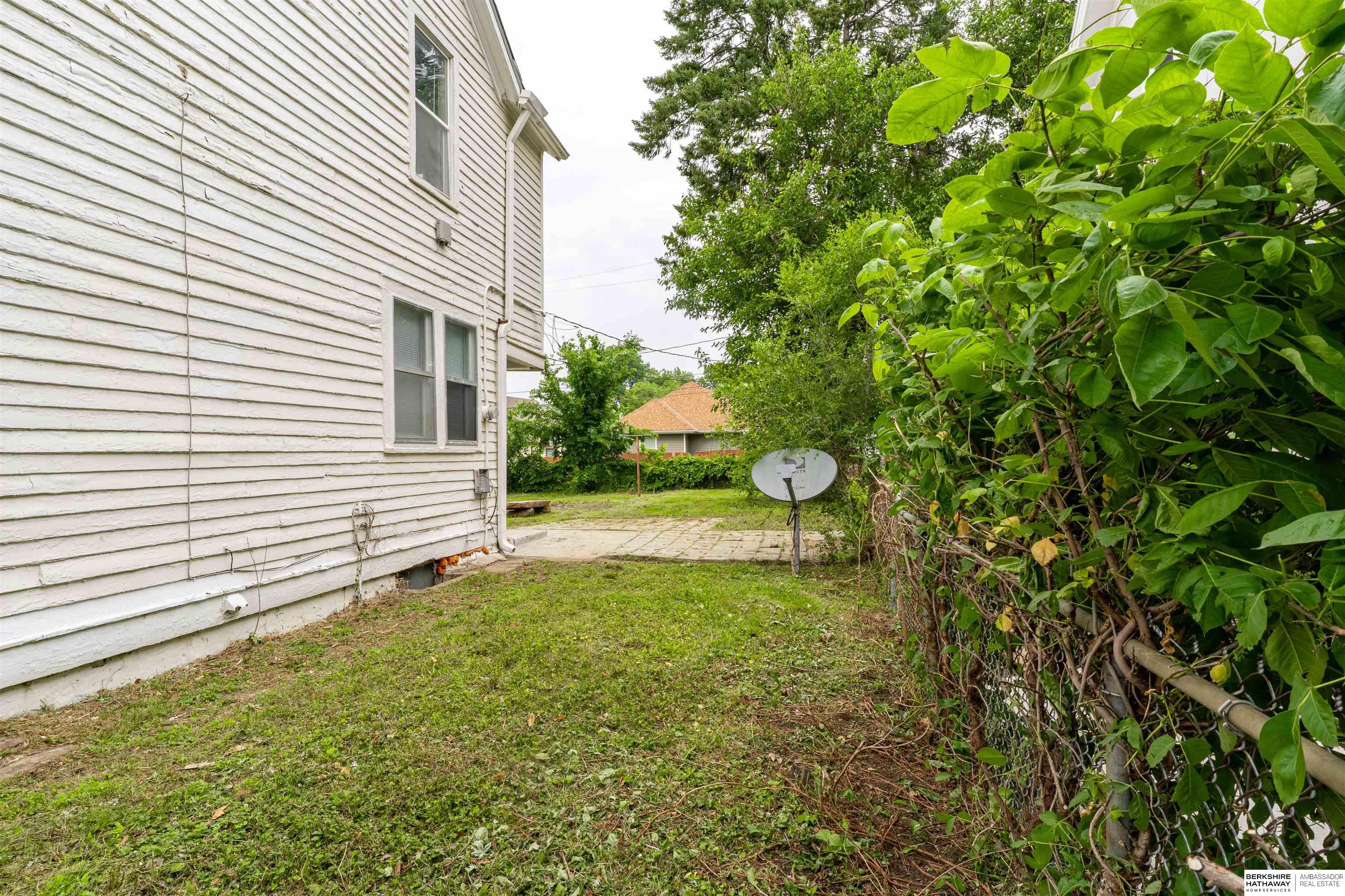 Omaha, Nebraska 68111, United States, 3 Bedrooms Bedrooms, ,2 BathroomsBathrooms,Residential,Pending,145240