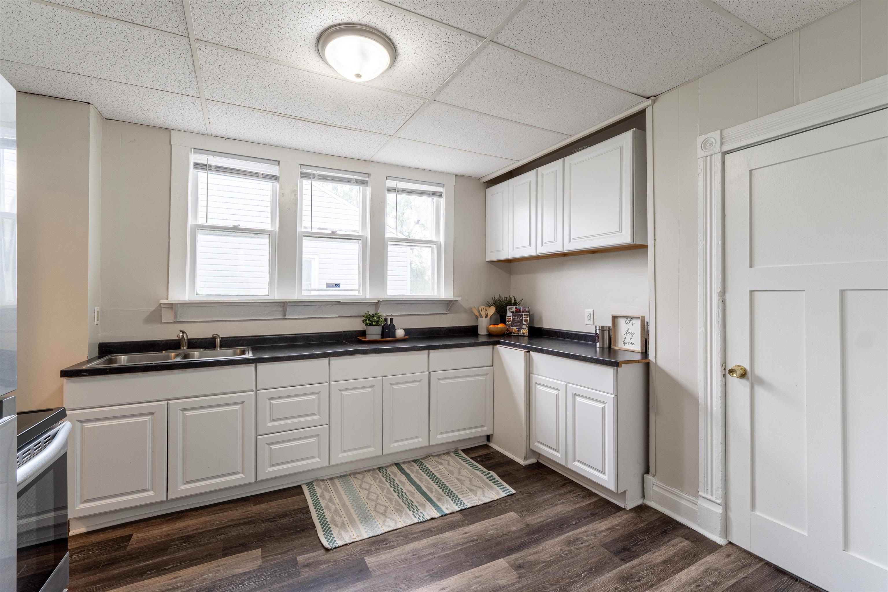 Omaha, Nebraska 68111, United States, 3 Bedrooms Bedrooms, ,2 BathroomsBathrooms,Residential,Pending,145240