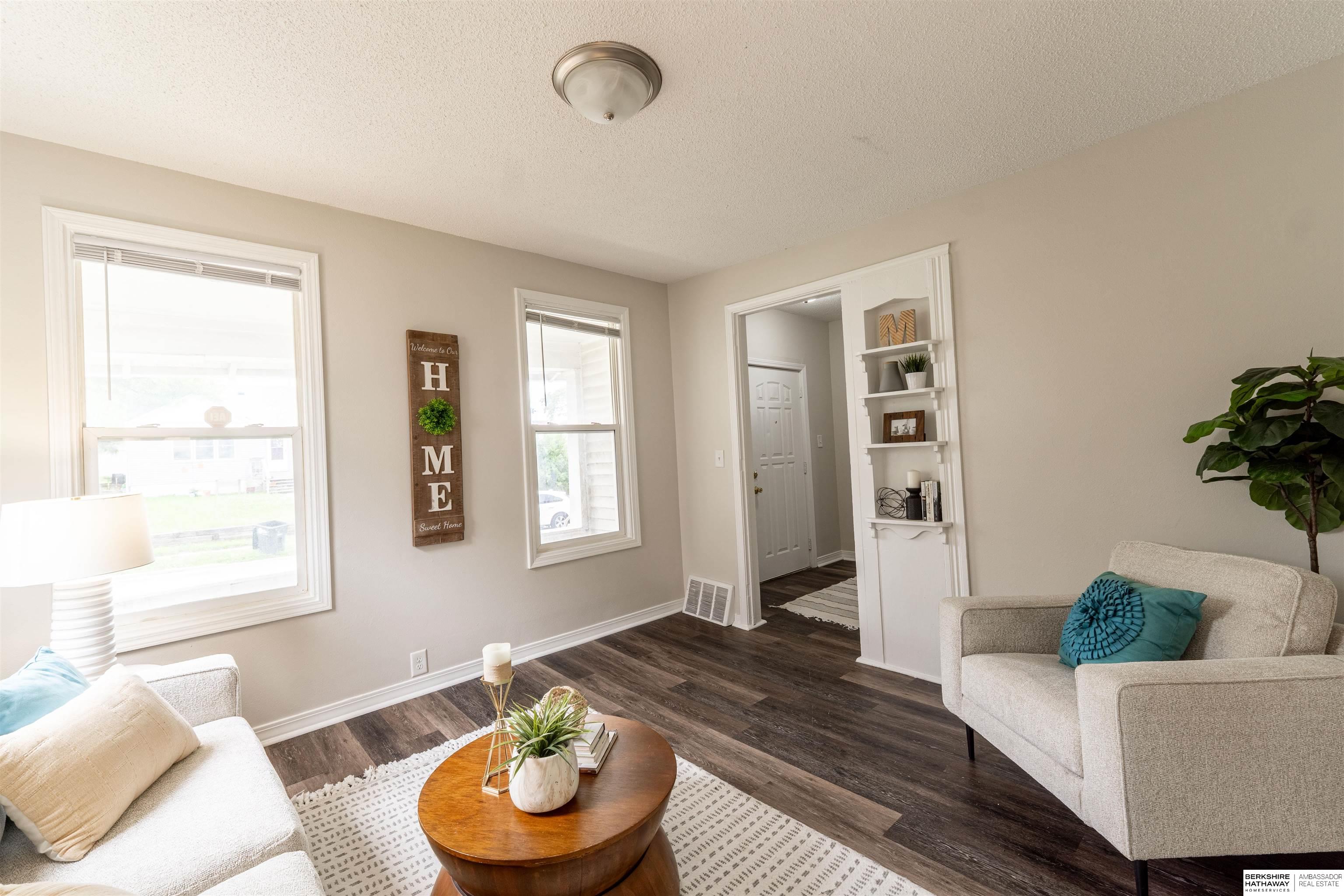 Omaha, Nebraska 68111, United States, 3 Bedrooms Bedrooms, ,2 BathroomsBathrooms,Residential,Pending,145240