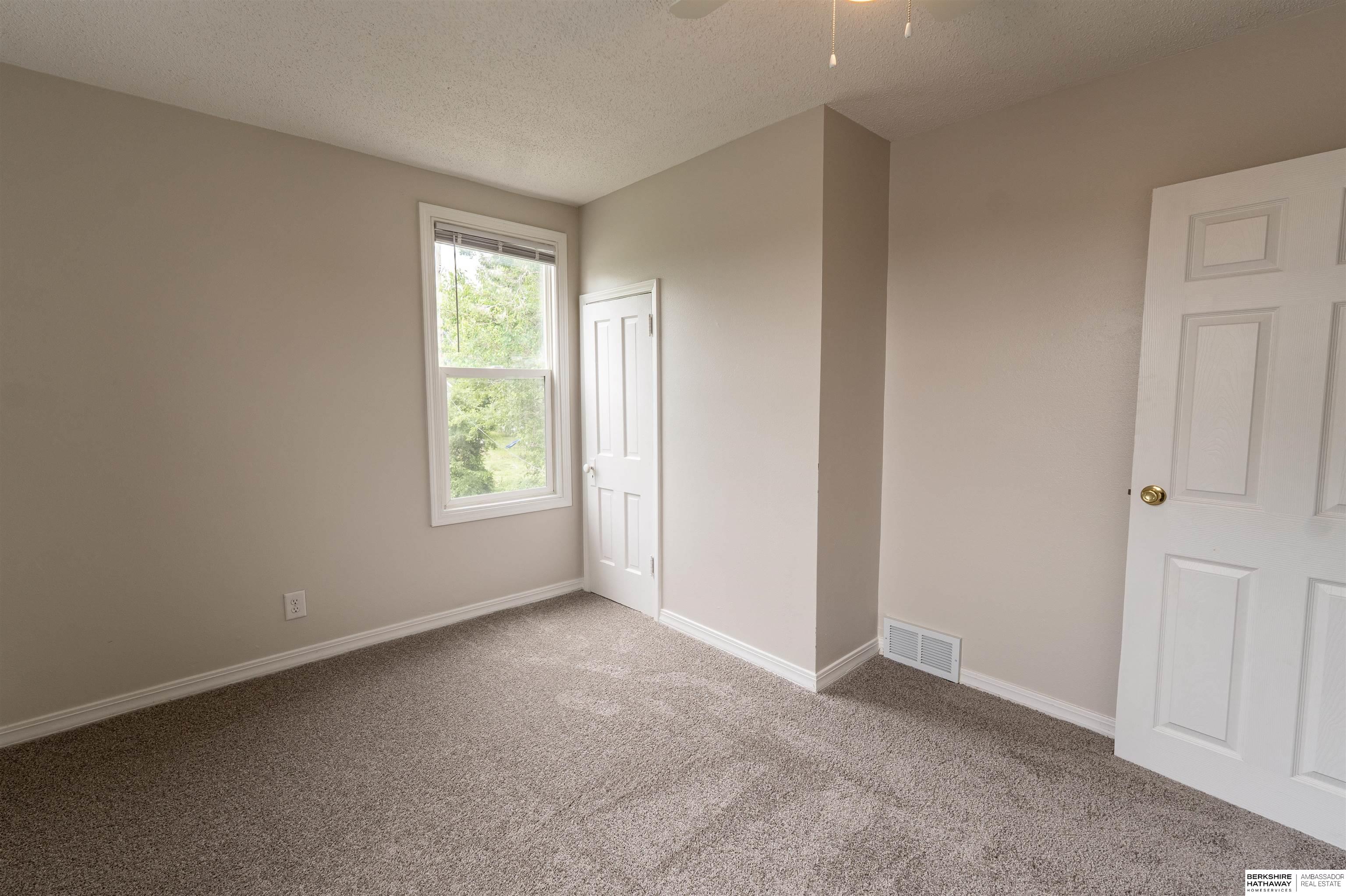 Omaha, Nebraska 68111, United States, 3 Bedrooms Bedrooms, ,2 BathroomsBathrooms,Residential,Pending,145240