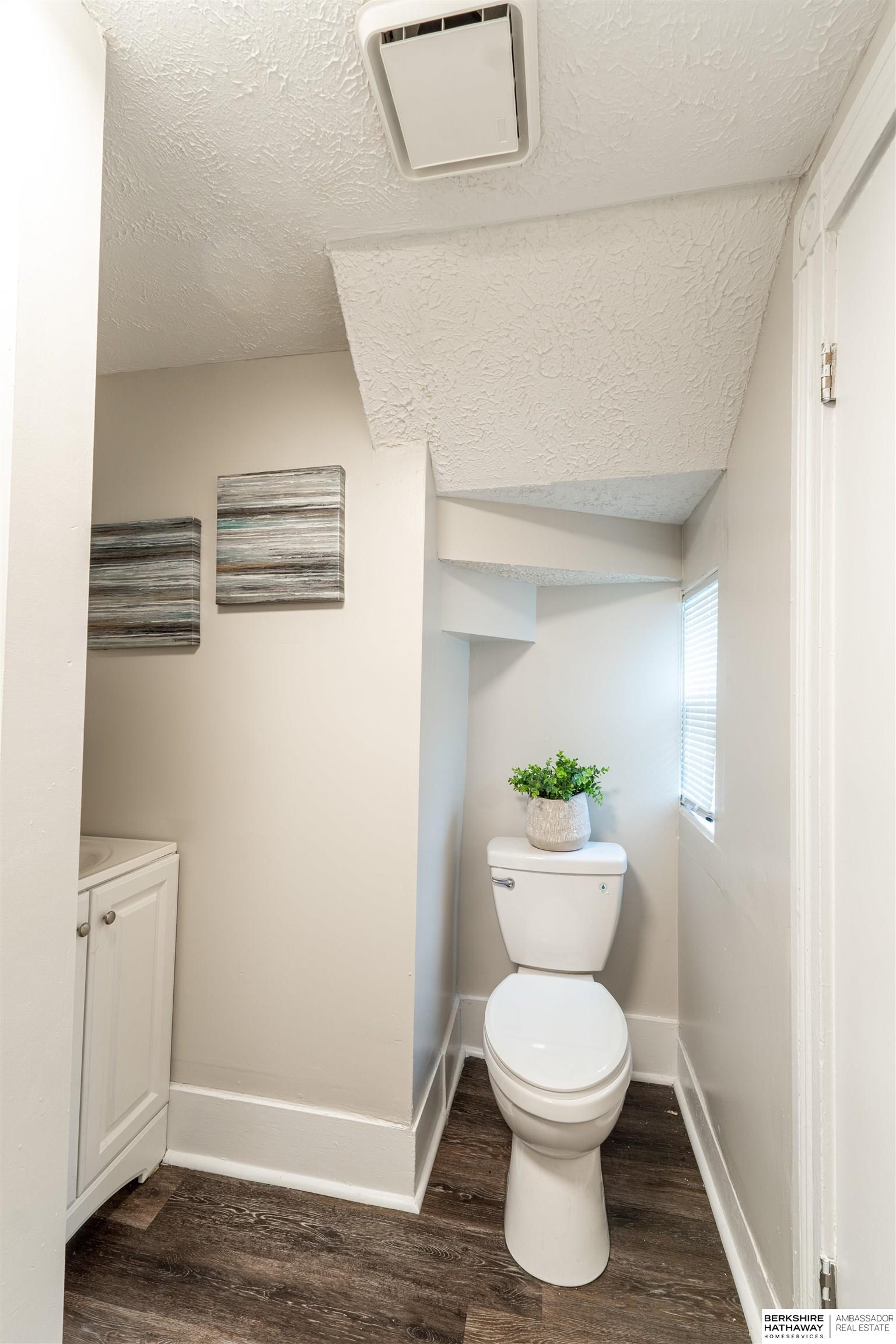 Omaha, Nebraska 68111, United States, 3 Bedrooms Bedrooms, ,2 BathroomsBathrooms,Residential,Pending,145240