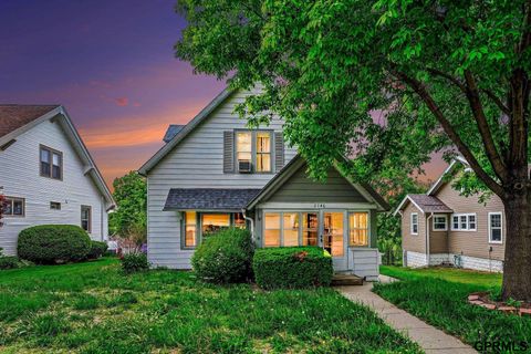 Photo of 2146 S 35Th Street, Omaha, NE 68105 (MLS # 22613012)