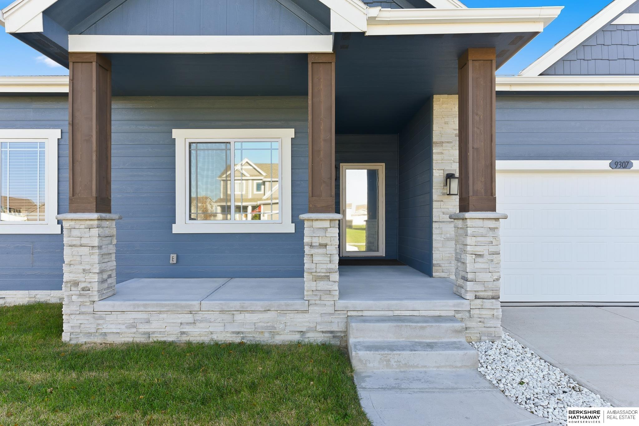 Omaha, Nebraska 68136, United States, 4 Bedrooms Bedrooms, ,3 BathroomsBathrooms,Residential,Active,182464