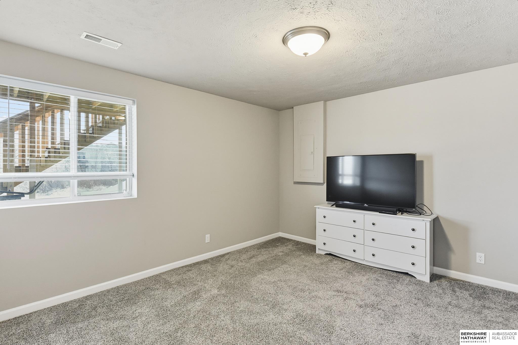 Omaha, Nebraska 68136, United States, 4 Bedrooms Bedrooms, ,3 BathroomsBathrooms,Residential,Active,182464