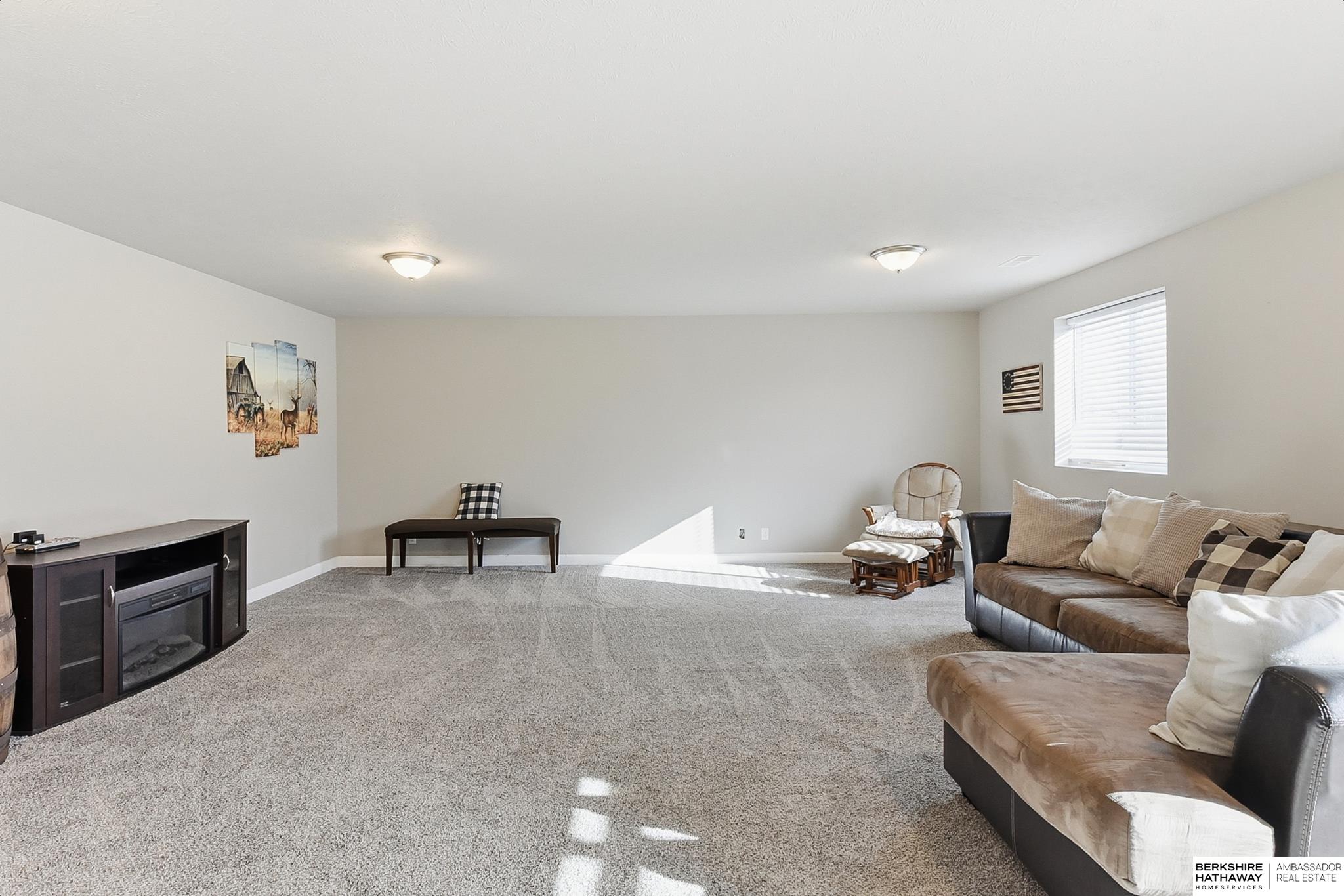 Omaha, Nebraska 68136, United States, 4 Bedrooms Bedrooms, ,3 BathroomsBathrooms,Residential,Active,182464