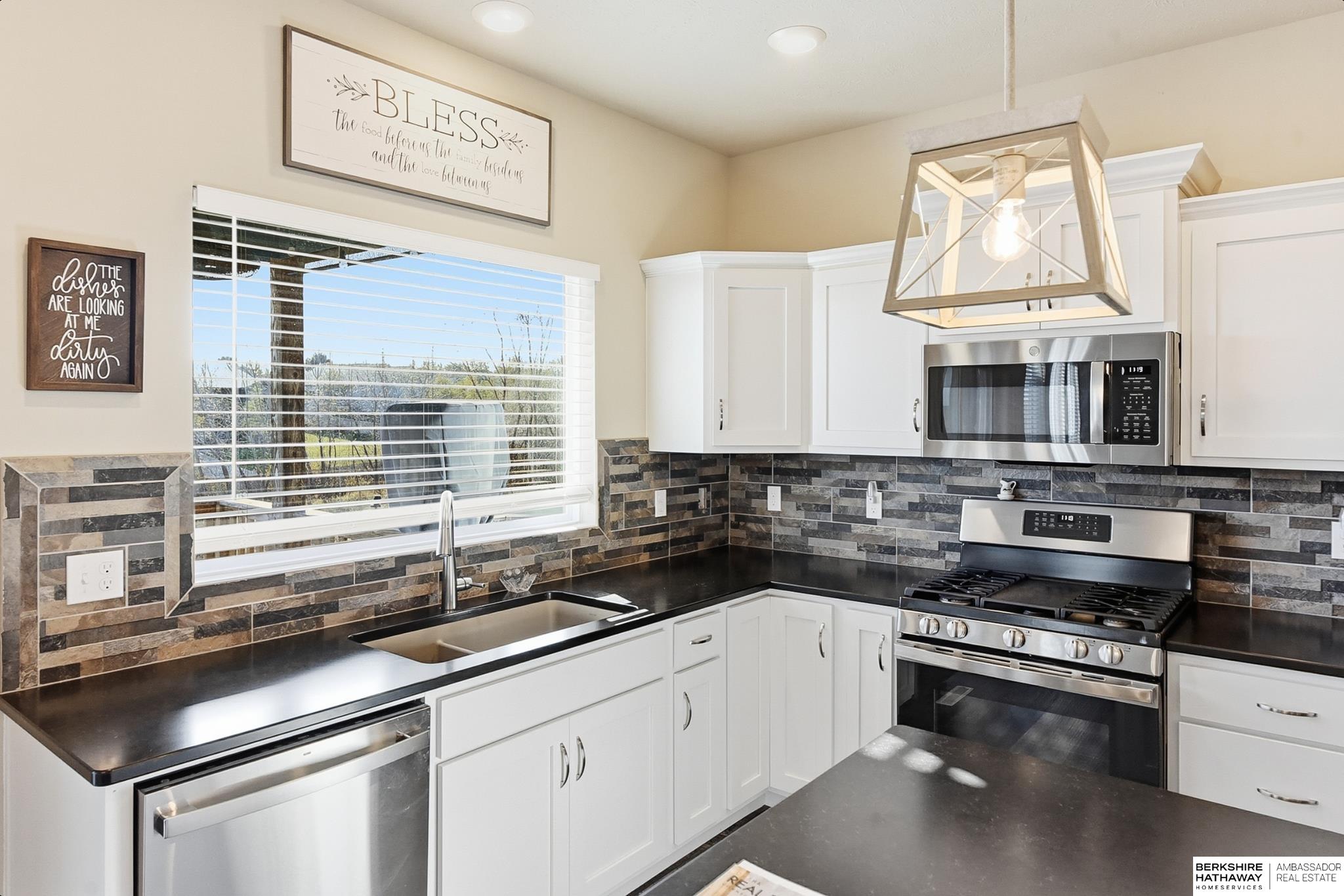 Omaha, Nebraska 68136, United States, 4 Bedrooms Bedrooms, ,3 BathroomsBathrooms,Residential,Active,182464