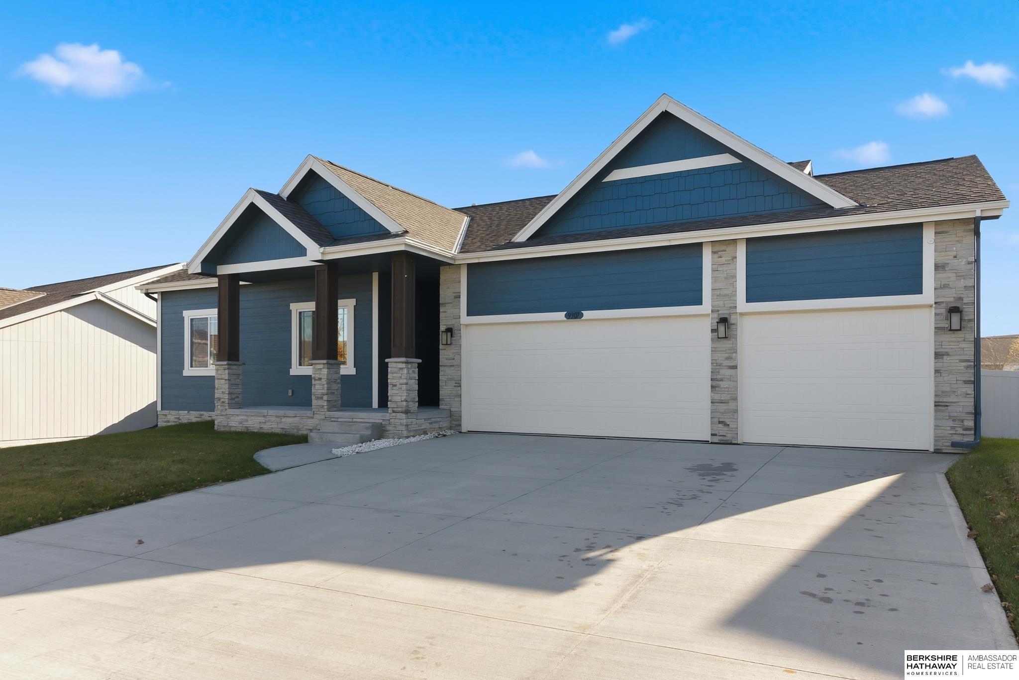 Omaha, Nebraska 68136, United States, 4 Bedrooms Bedrooms, ,3 BathroomsBathrooms,Residential,Active,182464