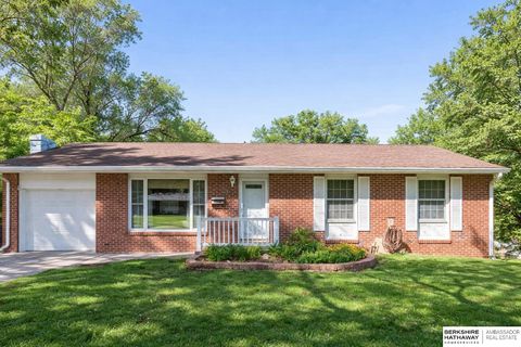 Photo of 1216 Hillcrest Drive, Bellevue, NE 68005 (MLS # 22603630)