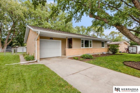 Photo of 2600 County Down Court, Lincoln, NE 68512 (MLS # 22627277)