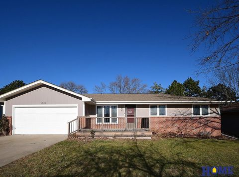 Photo of 1840 Montclair Drive, Lincoln, NE 68521 (MLS # 22534688)
