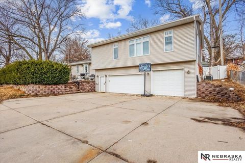 Photo of 6322 Hamilton Street, Omaha, NE 68132 (MLS # 22607348)