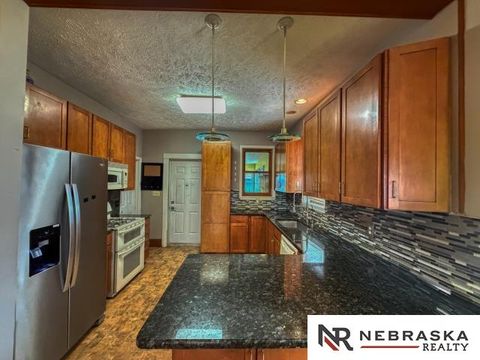 Photo of 4140 V Street, Omaha, NE 68107 (MLS # 22607455)