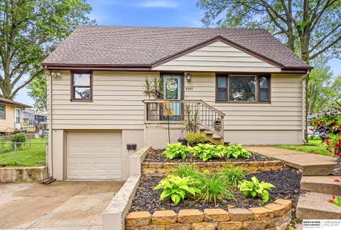 Photo of 8907 Westridge Drive, Omaha, NE 68124 (MLS # 22620606)