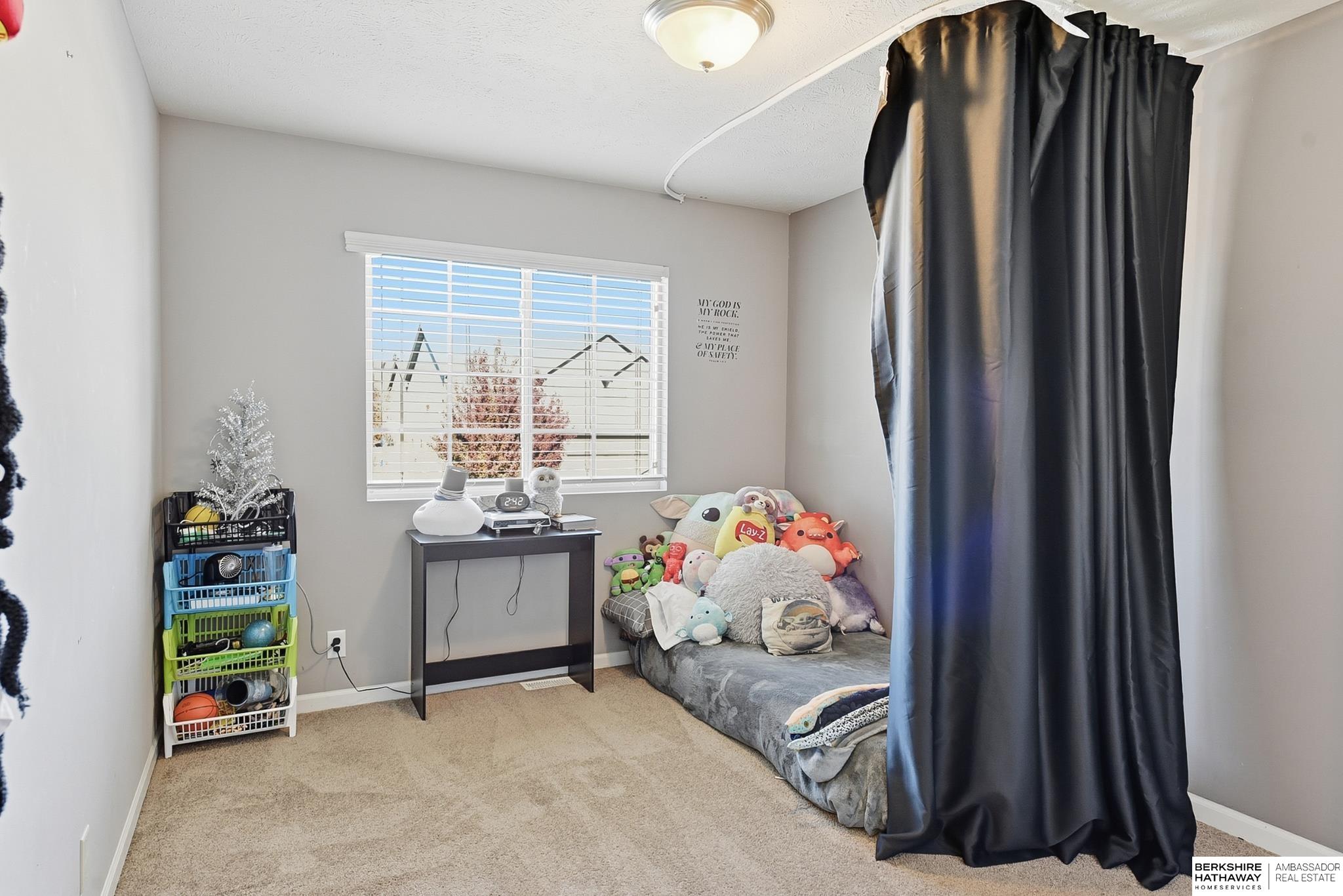 Omaha, Nebraska 68136, United States, 4 Bedrooms Bedrooms, ,2 BathroomsBathrooms,Residential,Active,240856