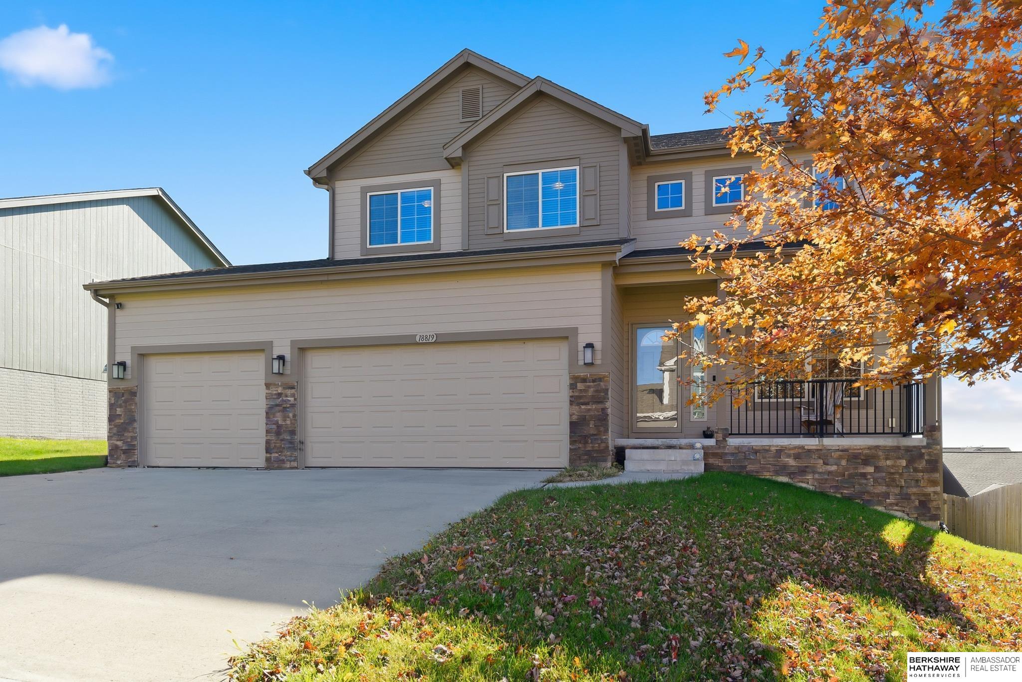 Omaha, Nebraska 68136, United States, 4 Bedrooms Bedrooms, ,2 BathroomsBathrooms,Residential,Active,240856