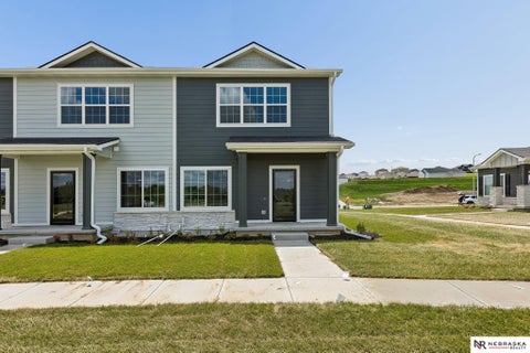 Photo of 16006 Isabella Street, Bennington, NE 68007 (MLS # 22627260)