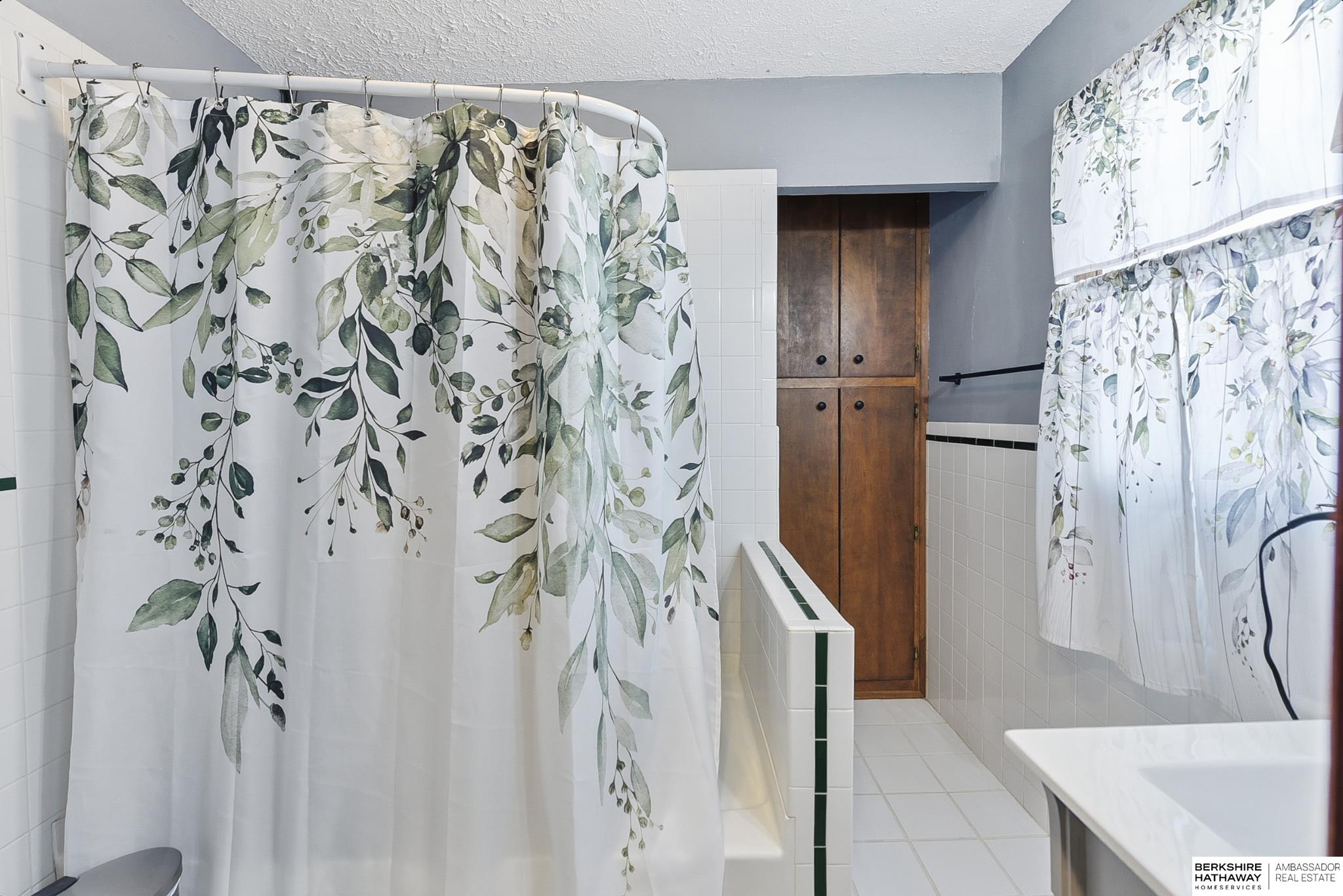 Fremont, Nebraska 68025, United States, 4 Bedrooms Bedrooms, ,2 BathroomsBathrooms,Residential,Active,252057