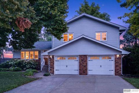 Photo of 213 Barrington Drive, Gretna, NE 68028 (MLS # 22619422)