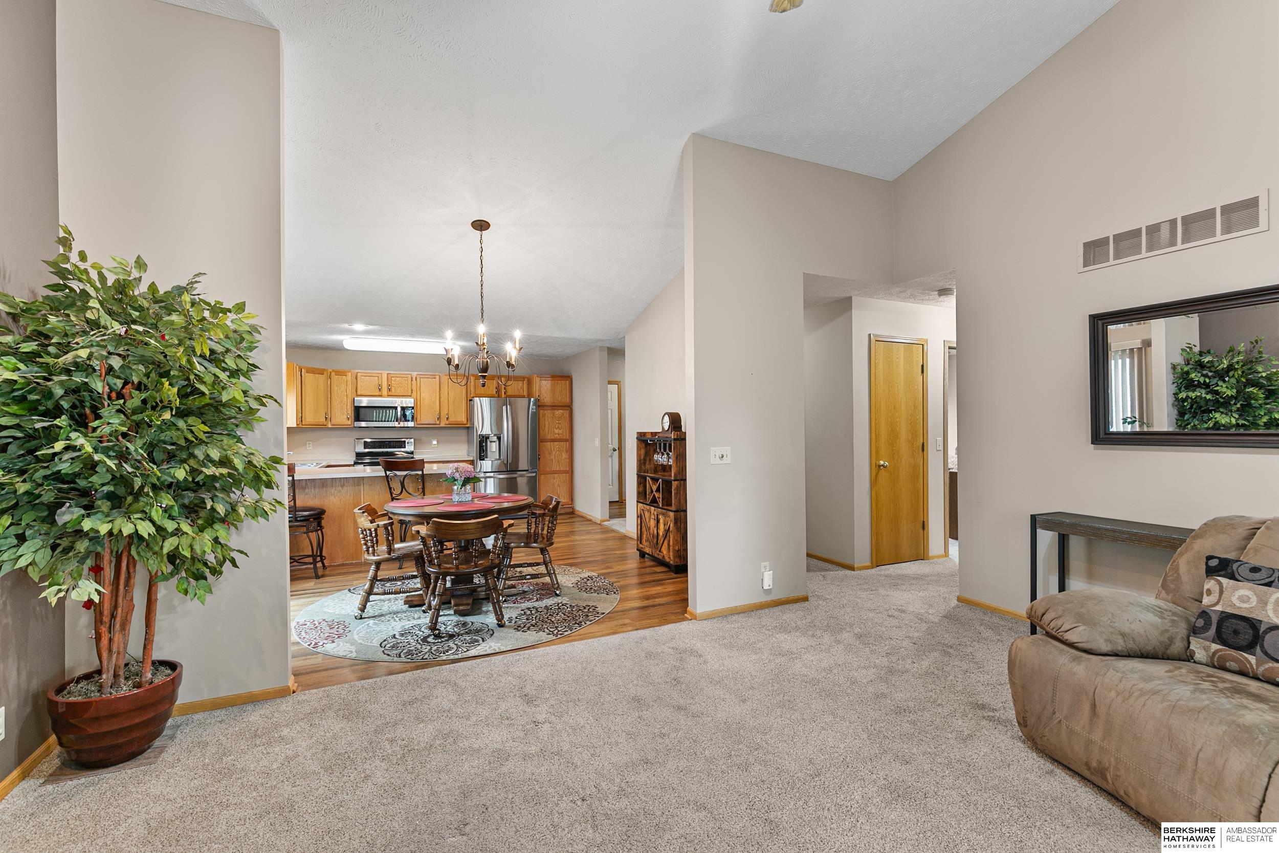 Lincoln, Nebraska 68516, United States, 3 Bedrooms Bedrooms, ,3 BathroomsBathrooms,Residential,Active,231754