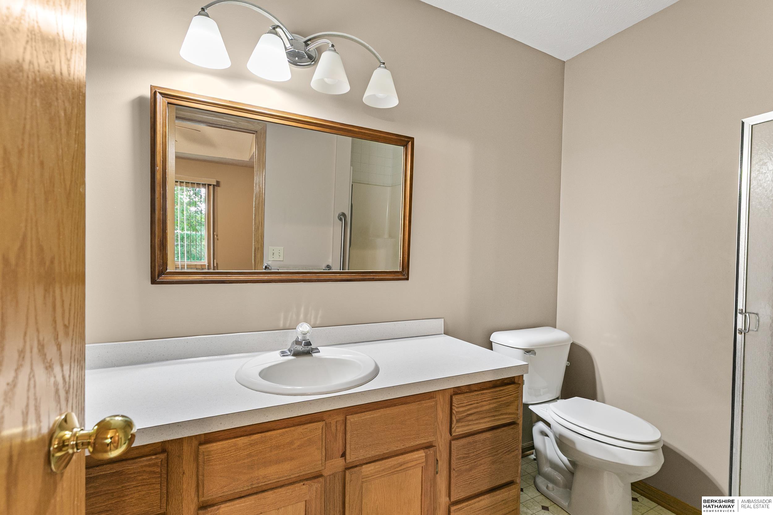 Lincoln, Nebraska 68516, United States, 3 Bedrooms Bedrooms, ,3 BathroomsBathrooms,Residential,Active,231754