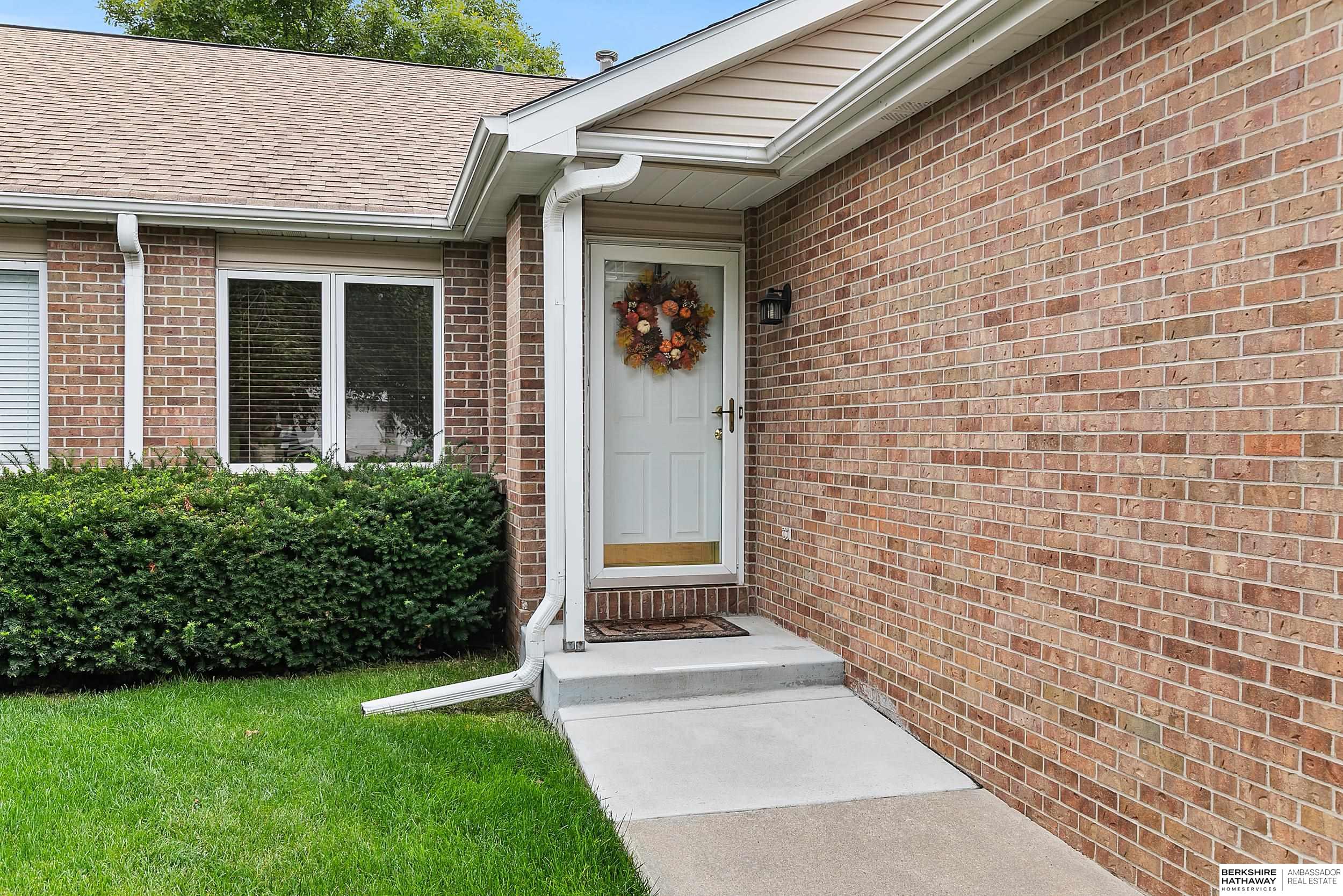 Lincoln, Nebraska 68516, United States, 3 Bedrooms Bedrooms, ,3 BathroomsBathrooms,Residential,Active,231754